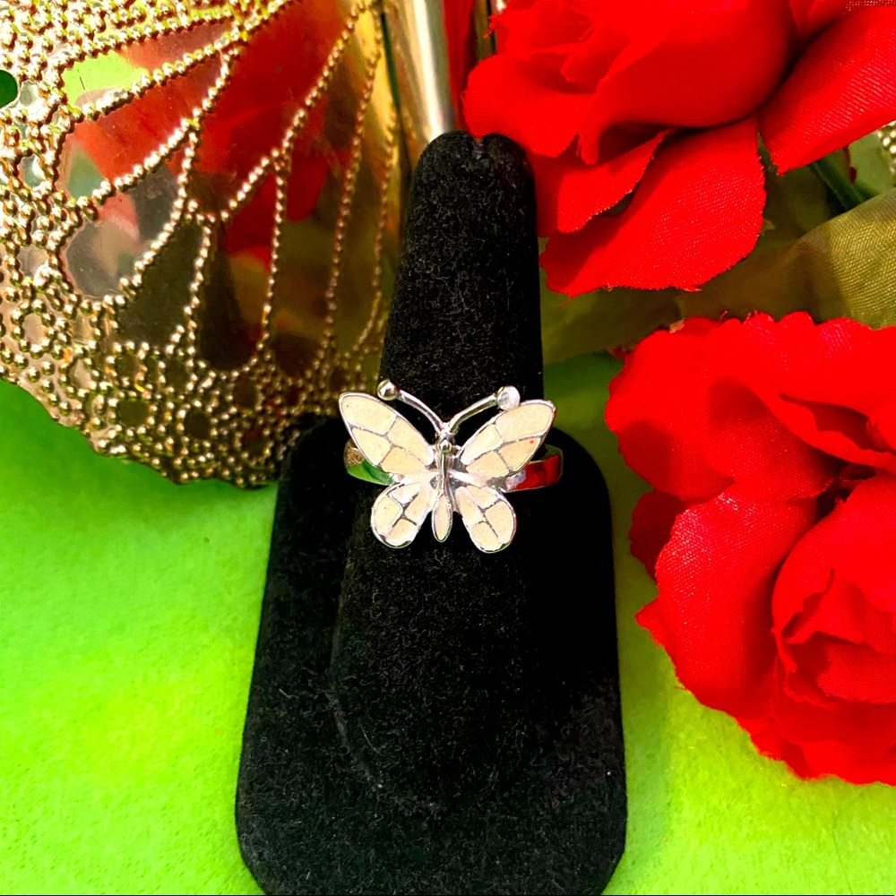 Gorgeous Size 9 White Gold Filled  Ring!(#919)